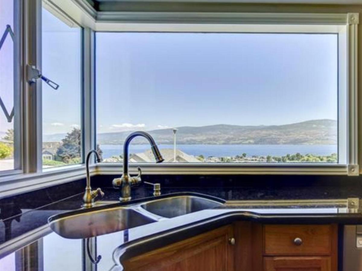 Lake View Yellow House By Winary Resort West Kelowna Exteriér fotografie