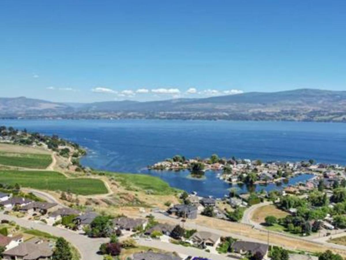 Lake View Yellow House By Winary Resort West Kelowna Exteriér fotografie