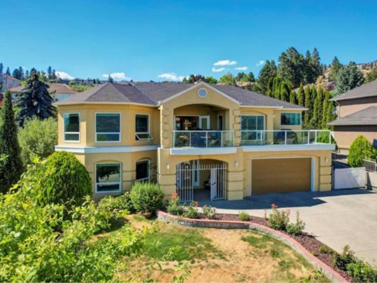 Lake View Yellow House By Winary Resort West Kelowna Exteriér fotografie