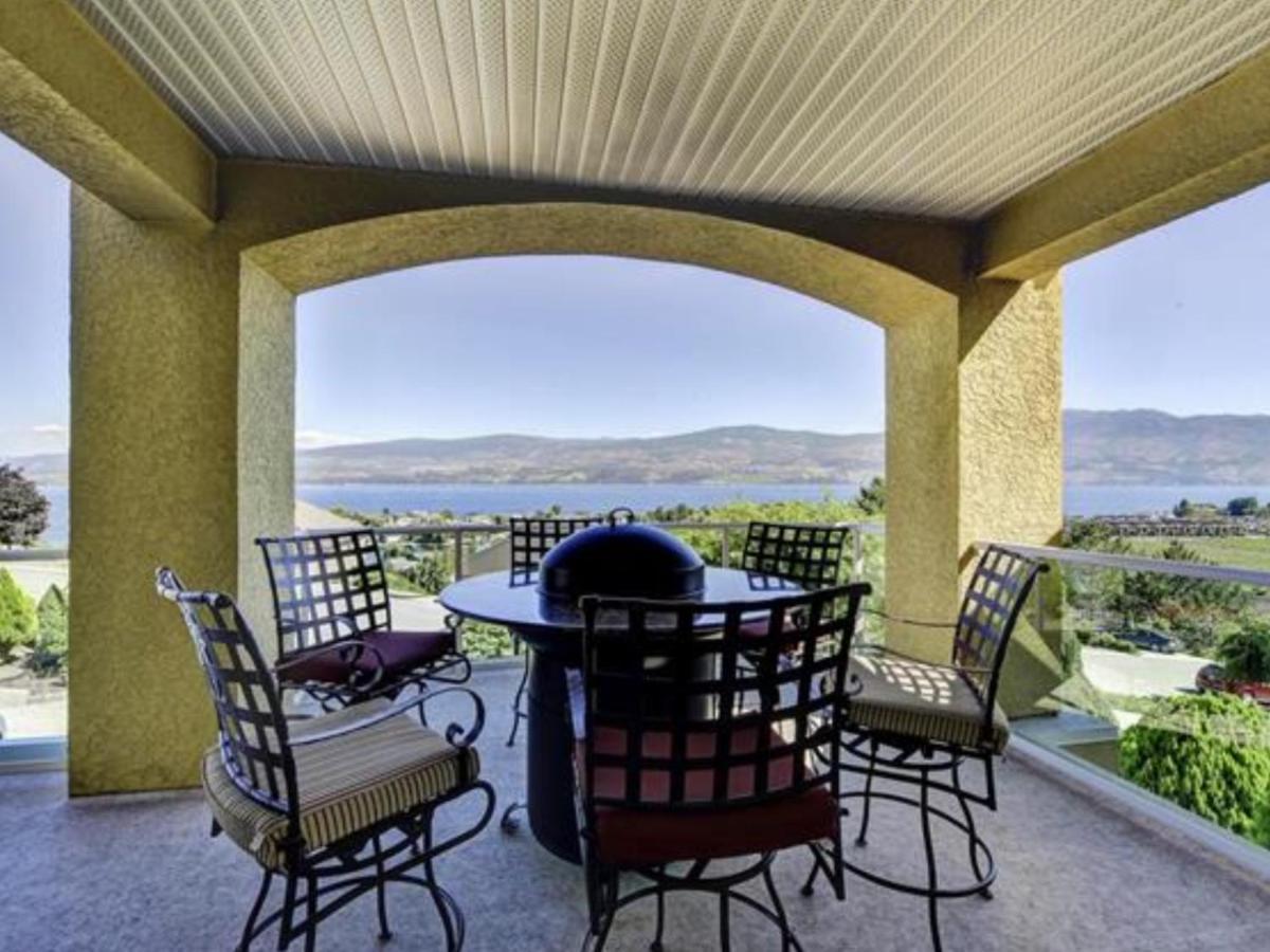Lake View Yellow House By Winary Resort West Kelowna Exteriér fotografie